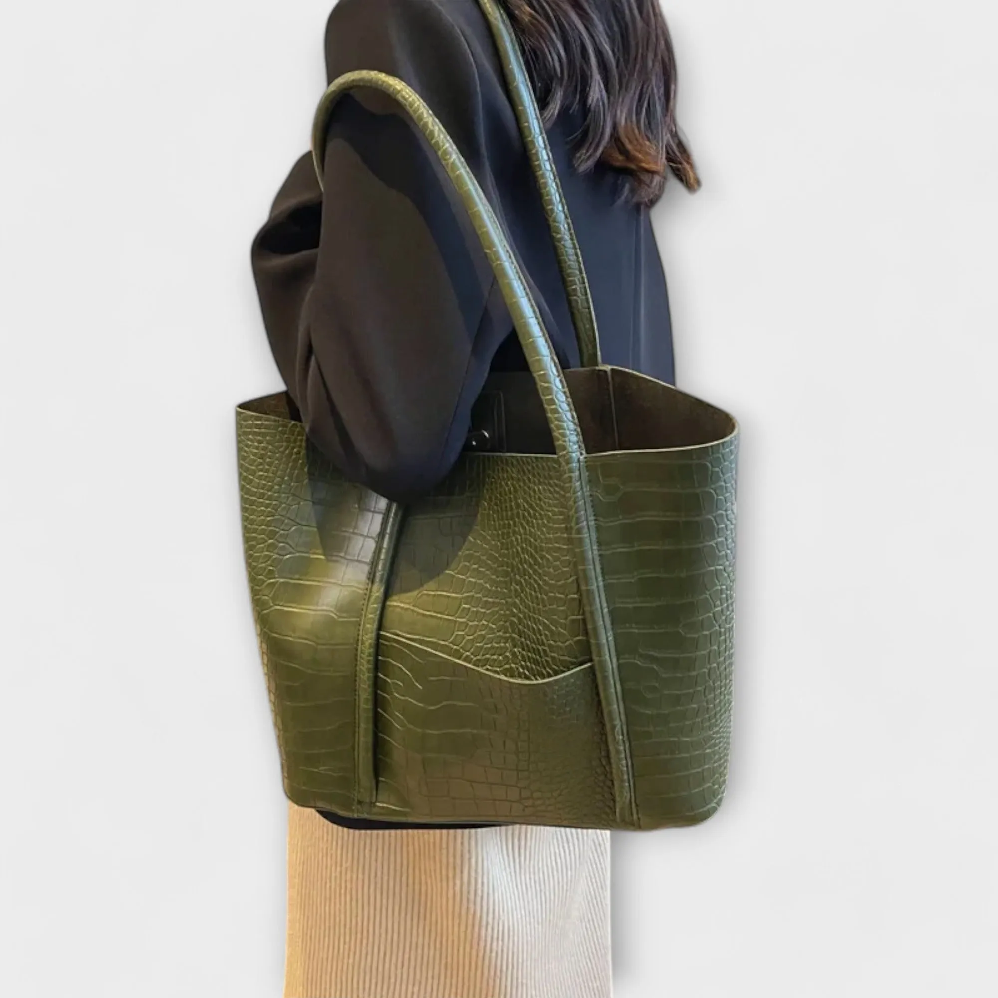 Retro-Inspired Shoulder Bag