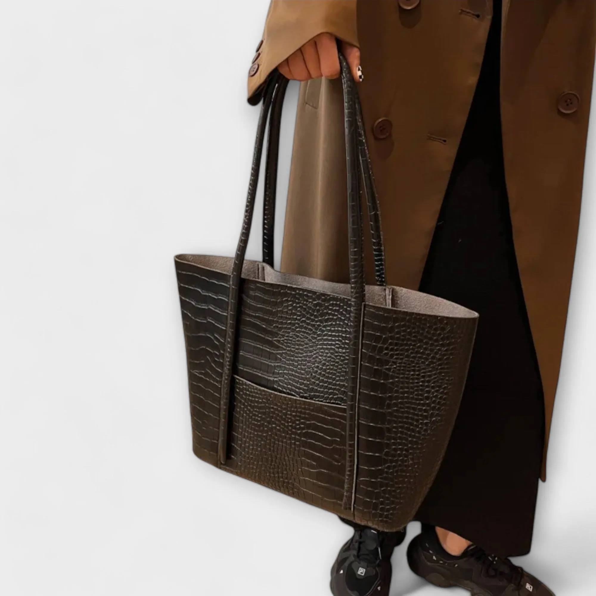 Retro-Inspired Shoulder Bag