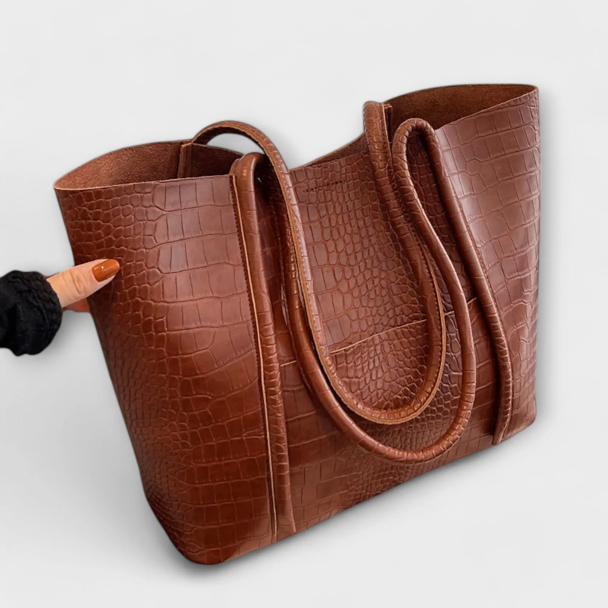 Retro-Inspired Shoulder Bag
