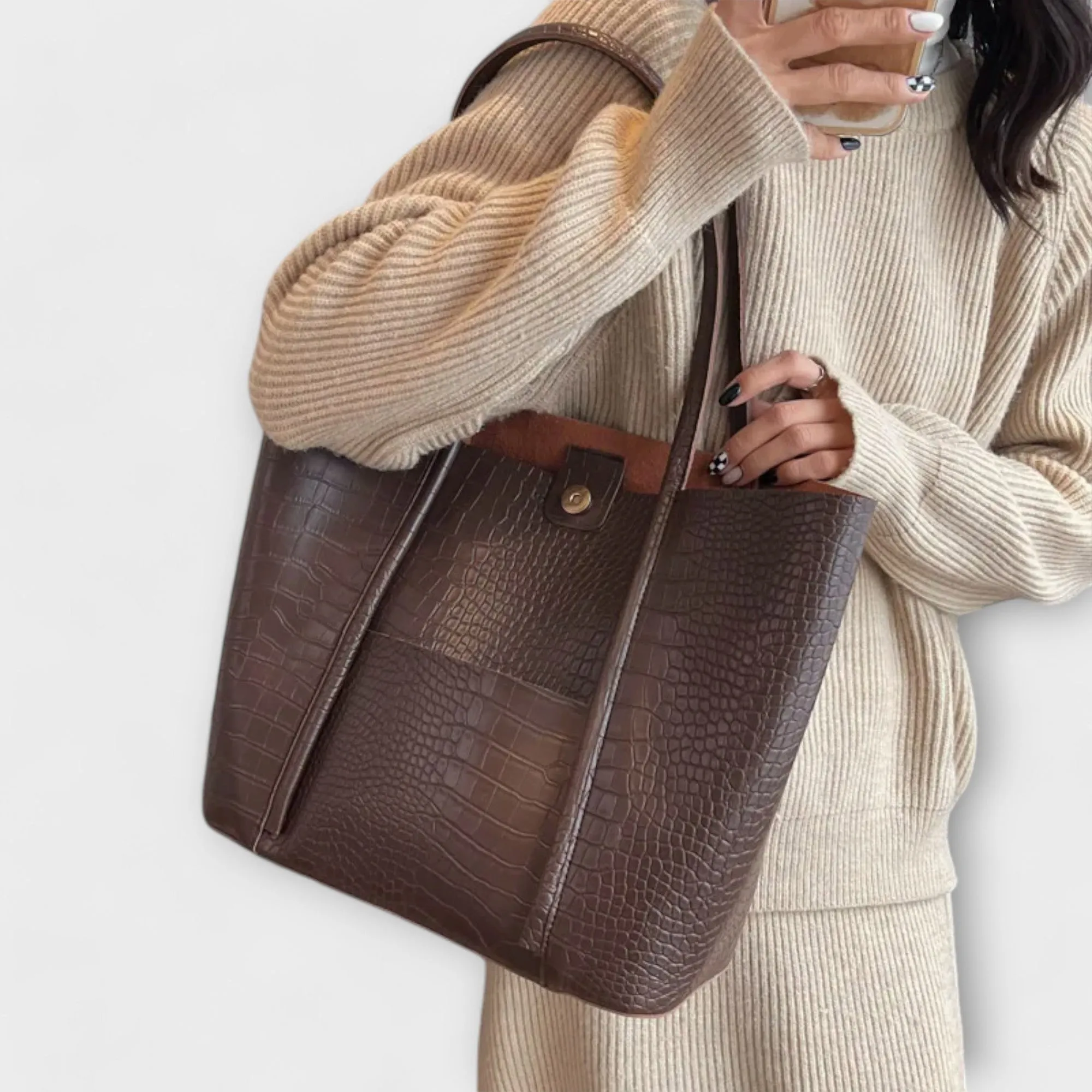 Retro-Inspired Shoulder Bag