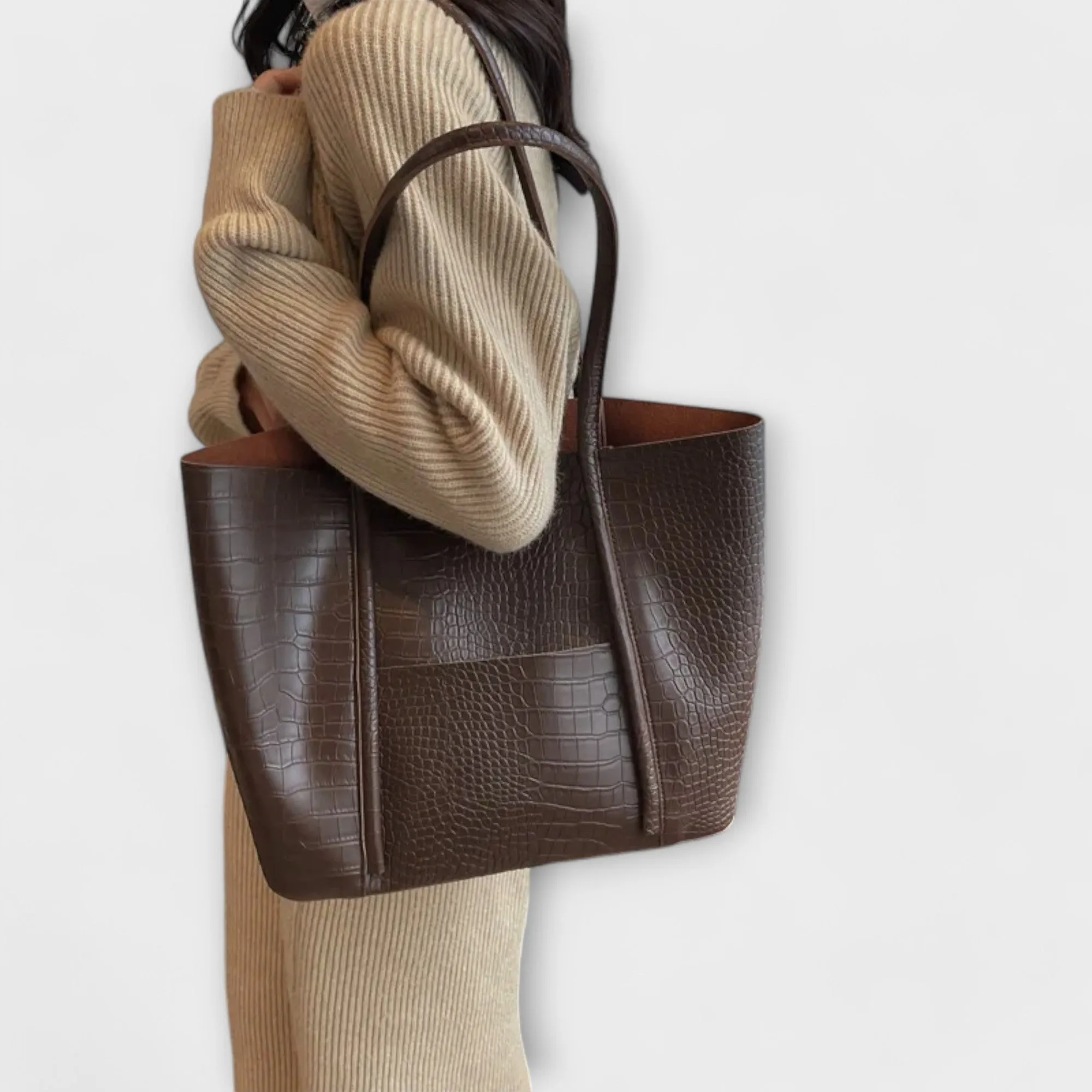 Retro-Inspired Shoulder Bag